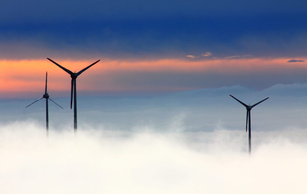 Anlegen in erneuerbare Energien: Warum es sich lohnt und worauf Sie achten sollten